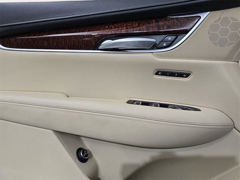 Used 2018 Cadillac XT5 Luxury image 29