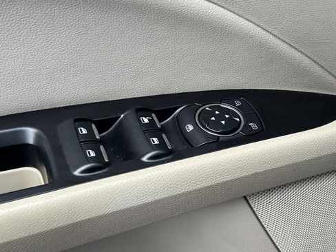 Used 2017 Ford Fusion SE w/ Fusion SE Technology Package FWD image 14