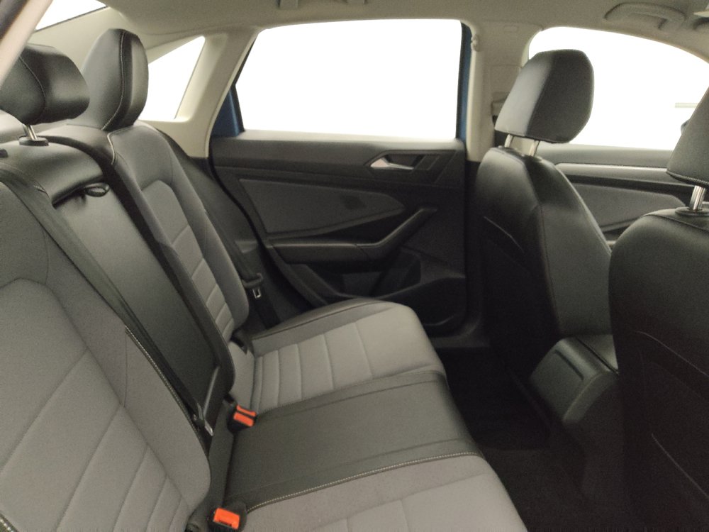 Used 2025 Volkswagen Jetta SE FWD image 19