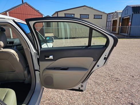 Used 2010 Ford Fusion SEL image 4