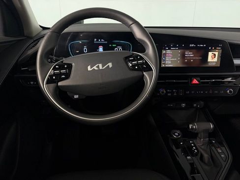 Used 2023 Kia Niro EX image 14