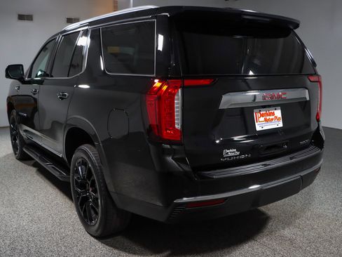 Used 2023 GMC Yukon SLT w/ SLT Luxury Package image 9