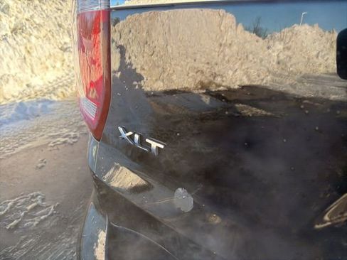 Used 2019 Ford Explorer XLT image 9