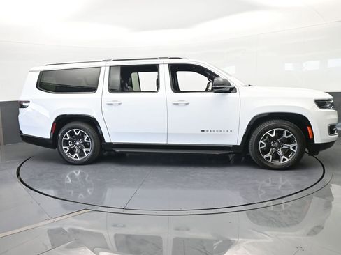 Used 2023 Jeep Wagoneer L Series III w/ Preferred Equipment Group image 3