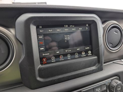 Used 2018 Jeep Wrangler Sport S image 24