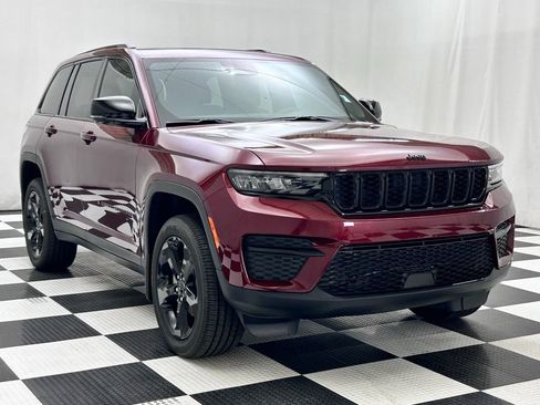 New 2025 Jeep Grand Cherokee 4WD image 2