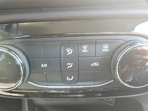 Used 2022 Buick Encore GX Preferred w/ Sport Touring Package image 32