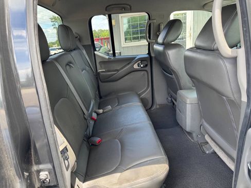 Used 2011 Nissan Frontier SL RWD image 13