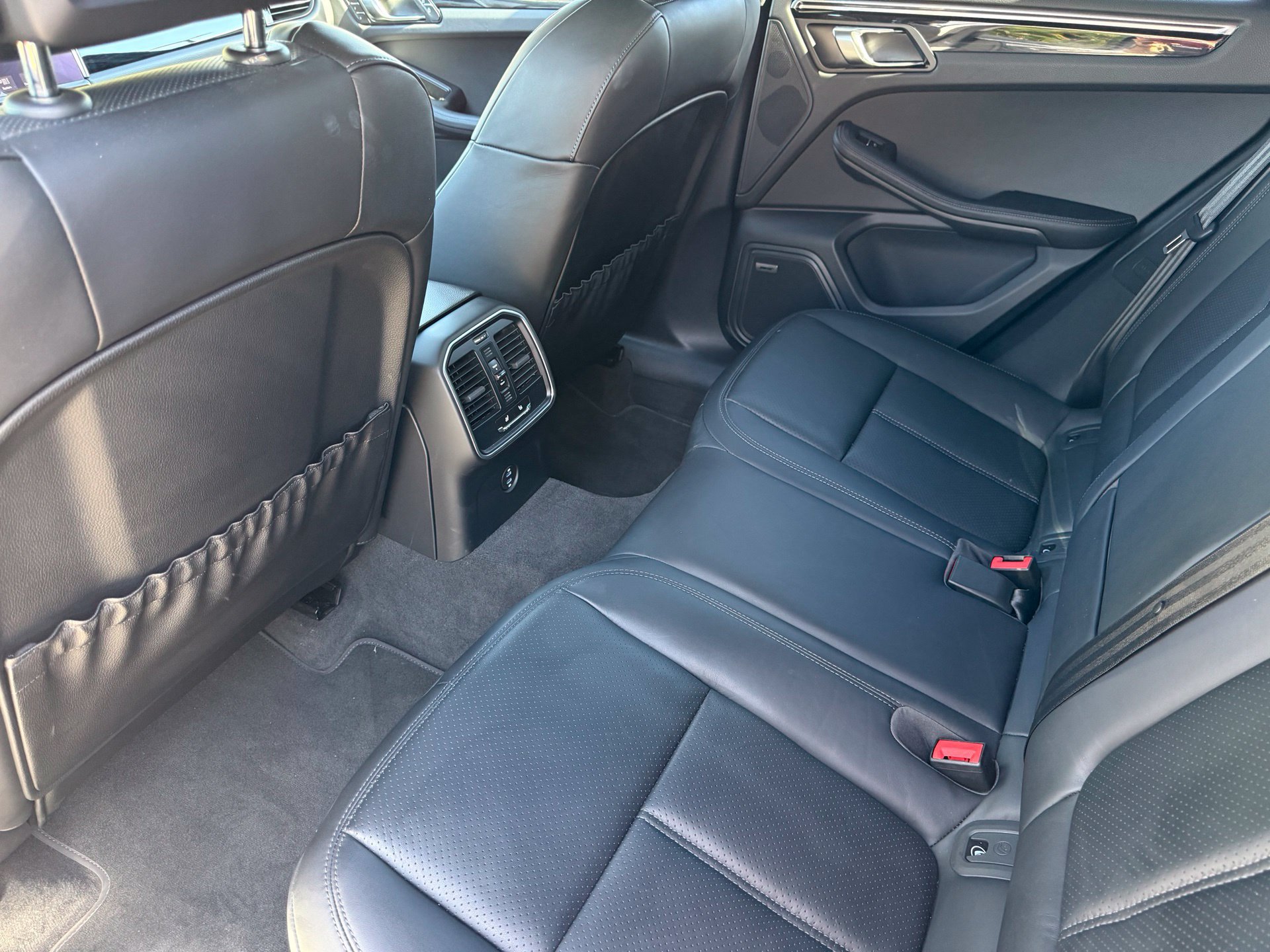 Used 2026 Porsche Macan AWD/4WD image 31