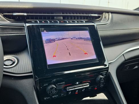 Used 2025 Jeep Grand Cherokee Laredo RWD image 25
