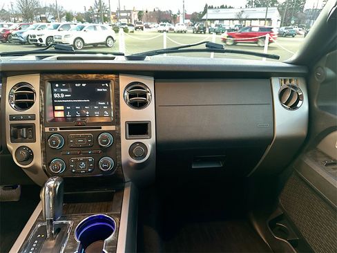 Used 2017 Ford Expedition Limited image 20