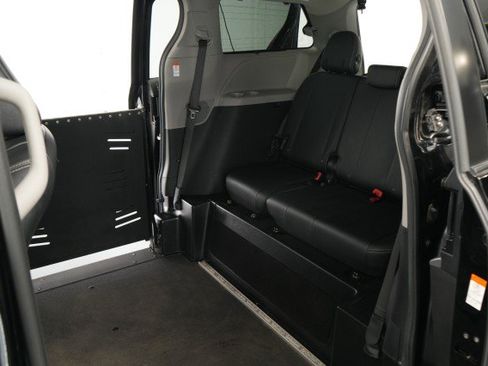 Used 2020 Toyota Sienna SE FWD image 55