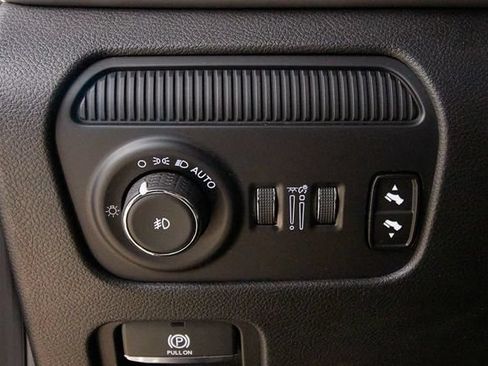 Used 2024 Jeep Wagoneer Series II w/ Convenience Group I AWD/4WD image 12