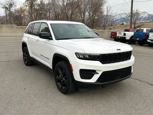 Used 2023 Jeep Grand Cherokee Altitude image 10
