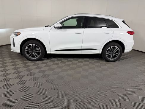 Used 2025 Audi Q5 Premium w/ Convenience Package AWD/4WD image 2