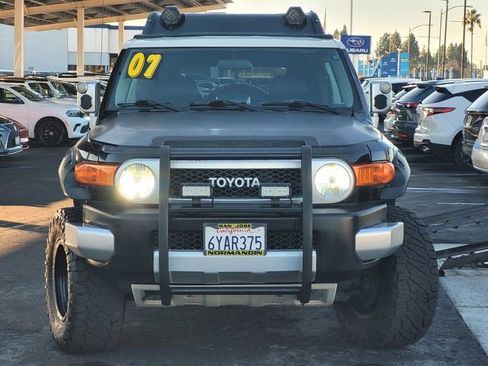 Used 2007 Toyota FJ Cruiser 4WD image 2