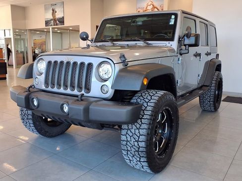 Used 2018 Jeep Wrangler Unlimited Sport S image 2