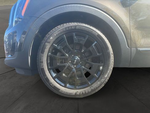 Used 2022 Kia Telluride SX w/ SX Prestige Package image 14