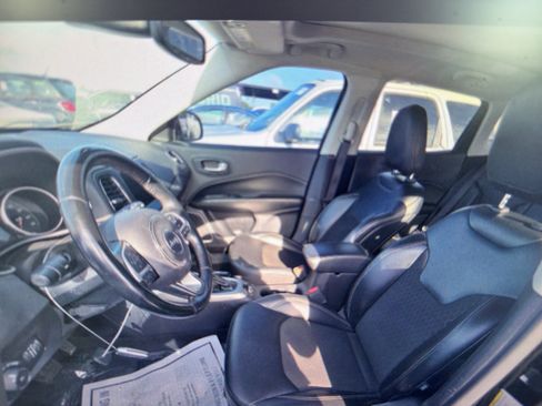 Used 2020 Jeep Compass Latitude FWD image 3