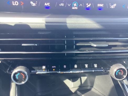 New 2026 Chevrolet Traverse LT w/ Driver Confidence Package FWD image 28