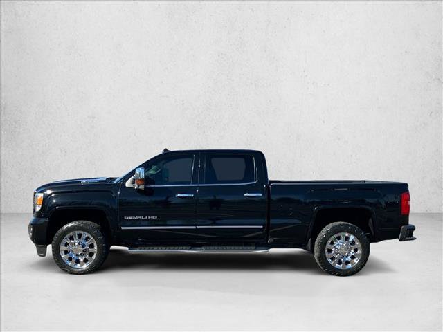 Used 2018 GMC Sierra 2500 Denali w/ Duramax Plus Package AWD/4WD image 9