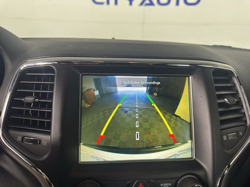 Used 2018 Jeep Grand Cherokee Altitude image 27