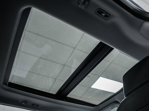 Used 2025 Ford F250 Lariat w/ Black Appearance Package image 39