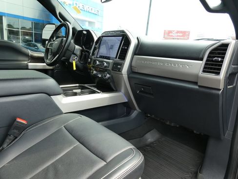 Used 2022 Ford F250 Lariat w/ Black Appearance Package AWD/4WD image 14
