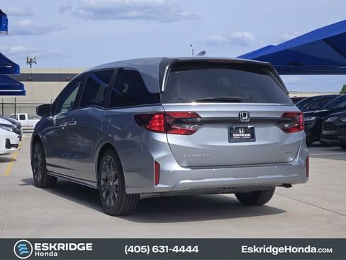 New 2026 Honda Odyssey Touring image 3