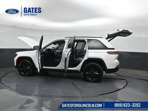 Used 2023 Jeep Grand Cherokee Limited w/ Black Appearance Package AWD/4WD image 56