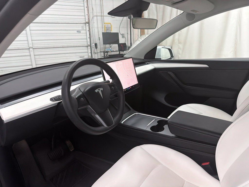 Used 2022 Tesla Model Y Long Range AWD/4WD image 14