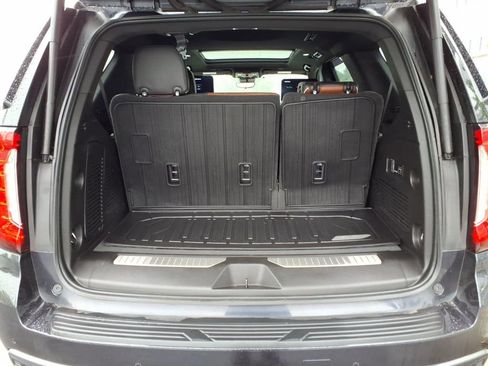 Used 2023 GMC Yukon Denali Ultimate AWD/4WD image 9