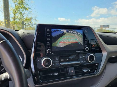 Used 2020 Toyota Highlander XLE image 16