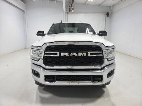 Used 2022 RAM 2500 Tradesman w/ Chrome Appearance Group AWD/4WD image 9