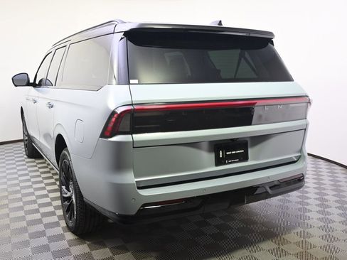New 2026 Lincoln Navigator L Reserve w/ Jet Appearance Package image 4