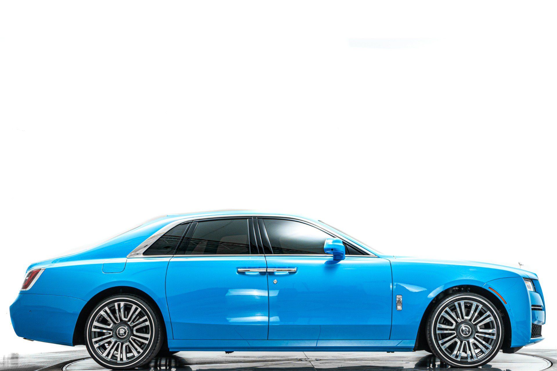 Used 2023 Rolls-Royce Ghost AWD/4WD image 2