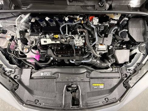 Certified 2025 Toyota Prius XLE FWD image 30