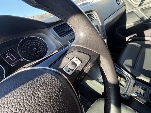 Used 2016 Volkswagen Golf Limited Edition FWD image 29