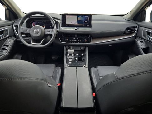 Used 2024 Nissan Rogue Platinum w/ Platinum Premium Package FWD image 11