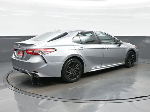 Used 2020 Toyota Camry SE FWD image 6