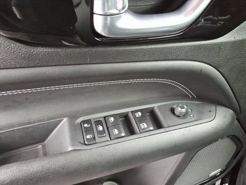 Used 2024 Jeep Compass Limited w/ High Altitude Package AWD/4WD image 16
