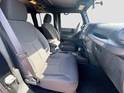 Used 2018 Jeep Wrangler Unlimited Sport AWD/4WD image 27