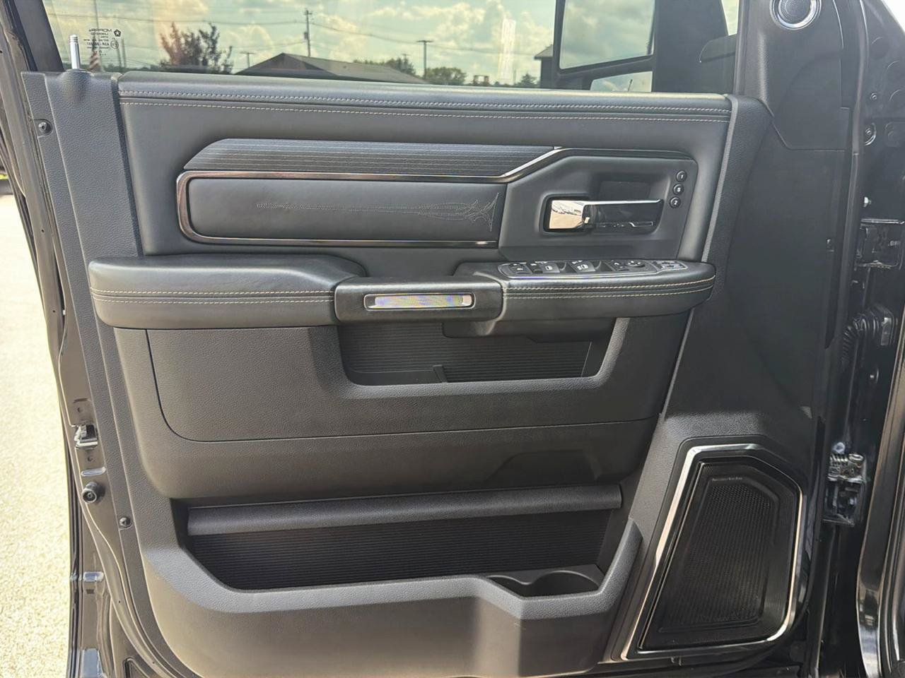 Used 2024 RAM 2500 Limited AWD/4WD image 8