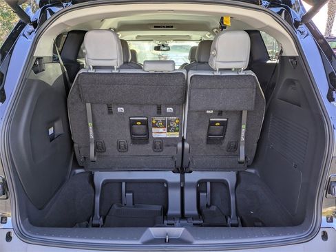 New 2026 Toyota Sienna XLE image 14