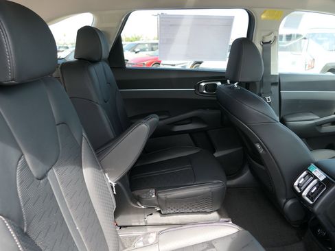 New 2025 Kia Sorento EX image 22
