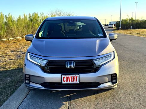 Used 2022 Honda Odyssey EX image 3