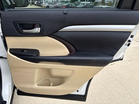 Used 2016 Toyota Highlander XLE AWD/4WD image 22