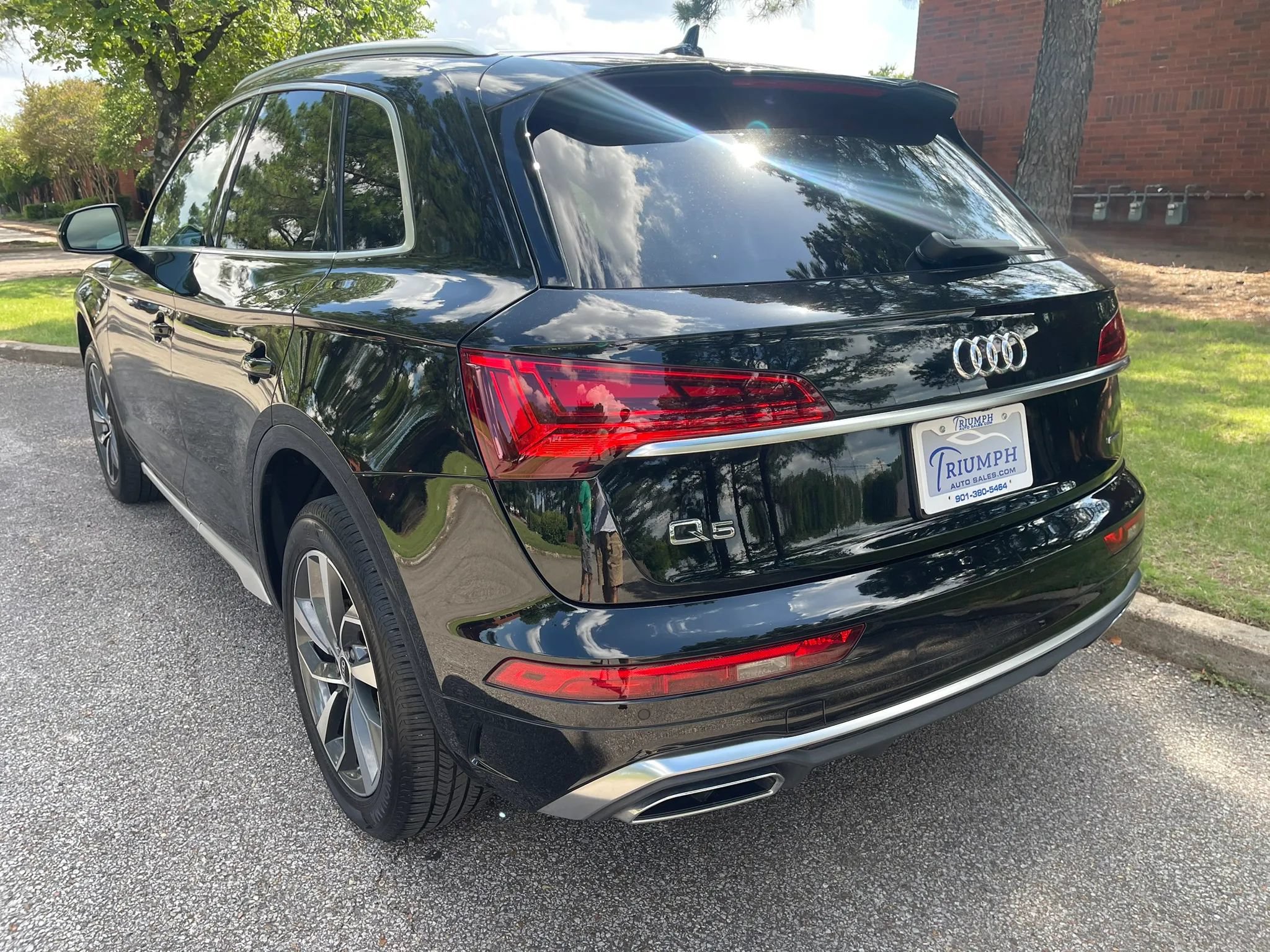 Used 2023 Audi Q5 2.0T Premium Plus w/ Premium Plus Package AWD/4WD image 3