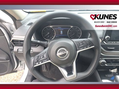 Used 2024 Nissan Altima 2.5 SV image 17