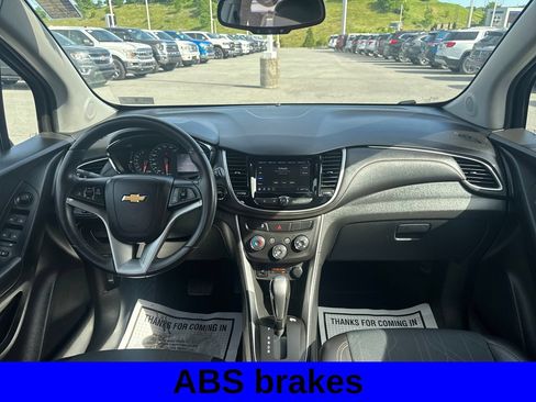 Used 2019 Chevrolet Trax LT w/ LT Convenience Package FWD image 11